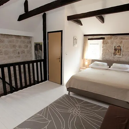 Tragurium Apartment *