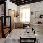 Tragurium Apartment *