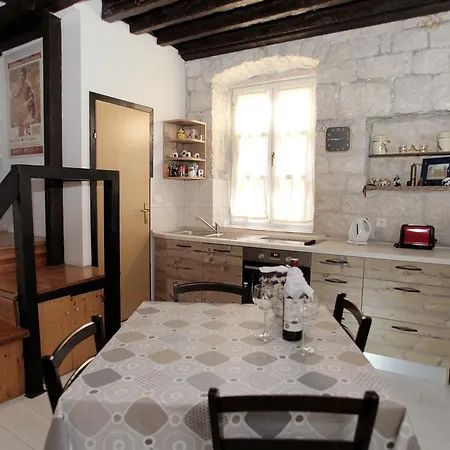 Tragurium Apartment *